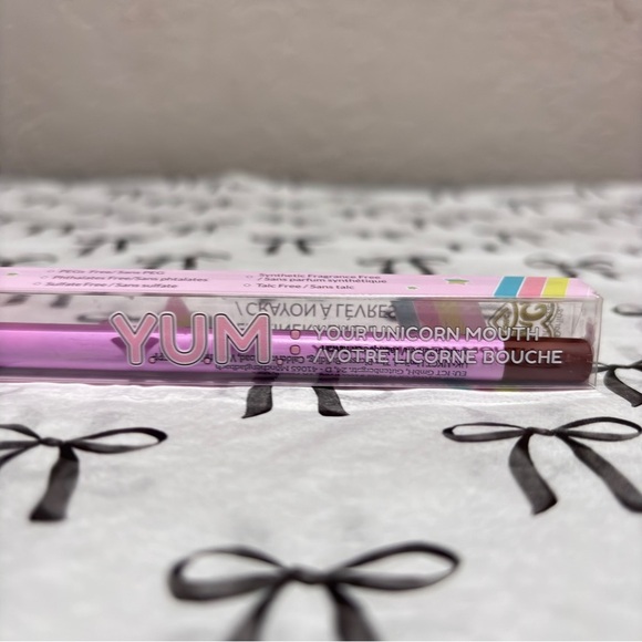 🍦 KimChi Chic Beauty — Y.U.M. “Your Unicorn Mouth” Lip Liner in Vanilla Bean - Picture 4 of 6
